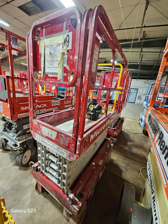 2018 MEC MICRO 19 Scissor Lift