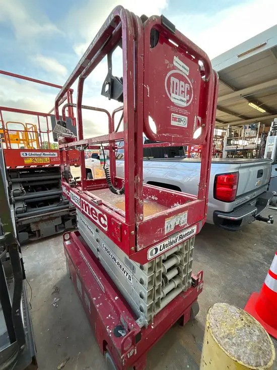 2018 MEC MICRO 19 Scissor Lift