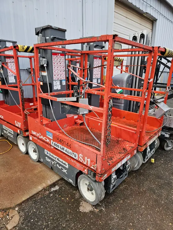2017 Skyjack SJ12 Self-Propelled One-Person Lift