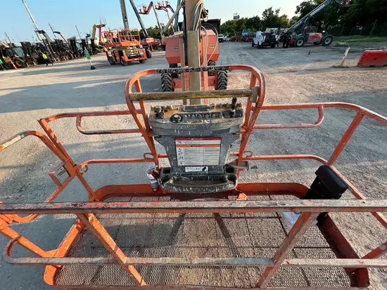 2016 JLG 800AJ Articulating Boom Lift
