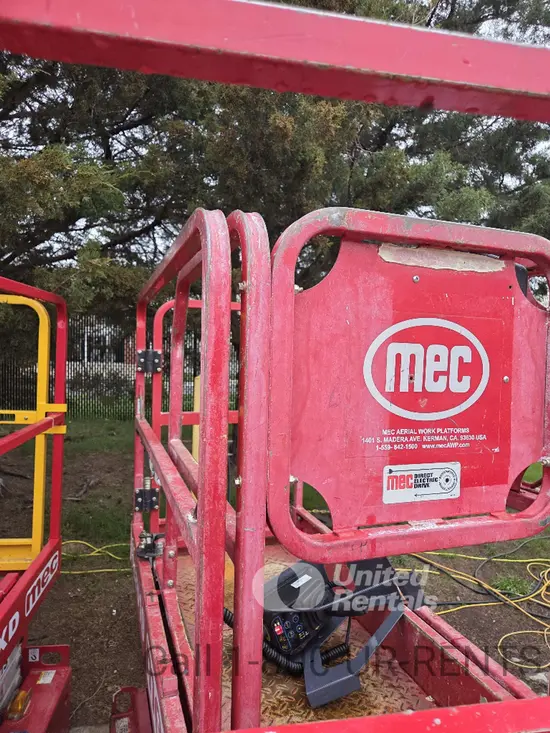 2018 MEC MICRO 19 Scissor Lift