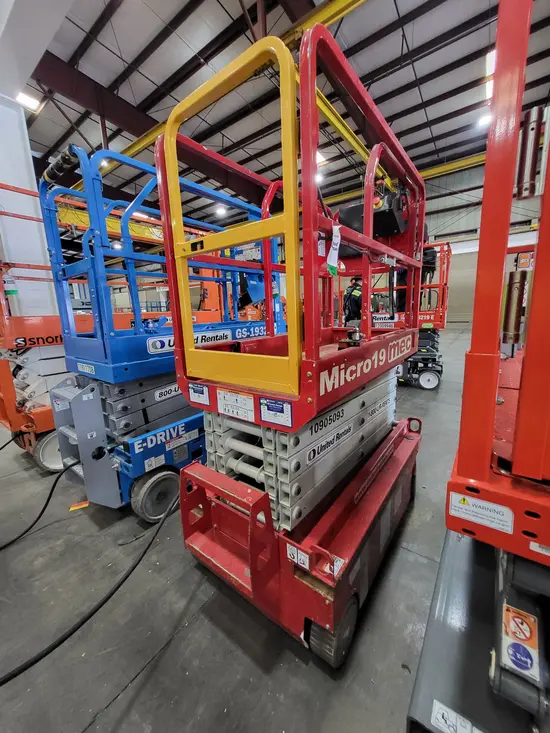 2019 MEC MICRO 19 Scissor Lift