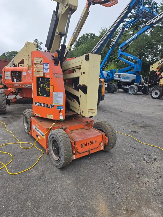 2016 JLG E300AJP Articulating Boom Lift