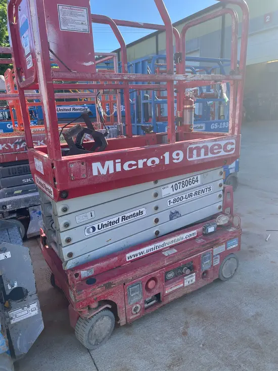 2018 MEC MICRO 19 Scissor Lift