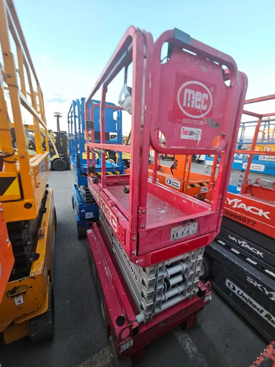 2018 MEC MICRO 19 Scissor Lift