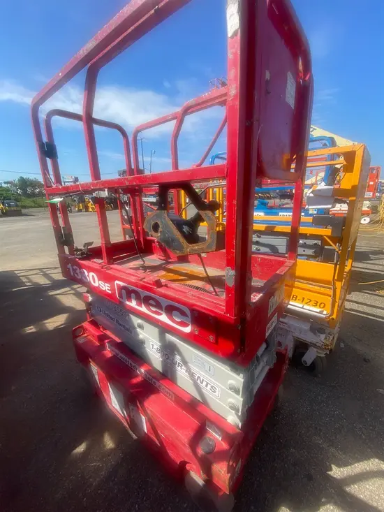 2017 MEC 1330SE Scissor Lift