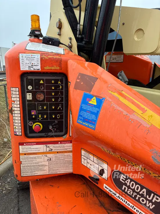 2017 JLG E400AJPN Articulating Boom Lift