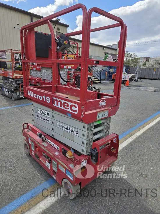 2018 MEC MICRO 19 Scissor Lift