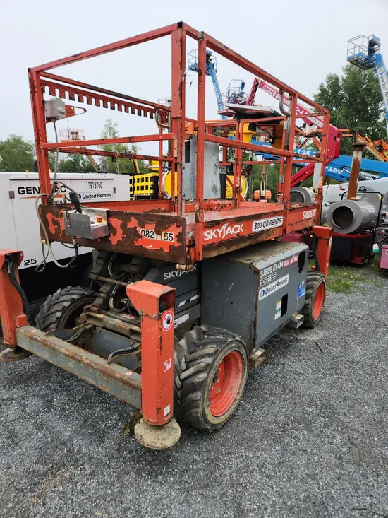 2018 Skyjack SJ6826RT Rough Terrain Scissor Lift
