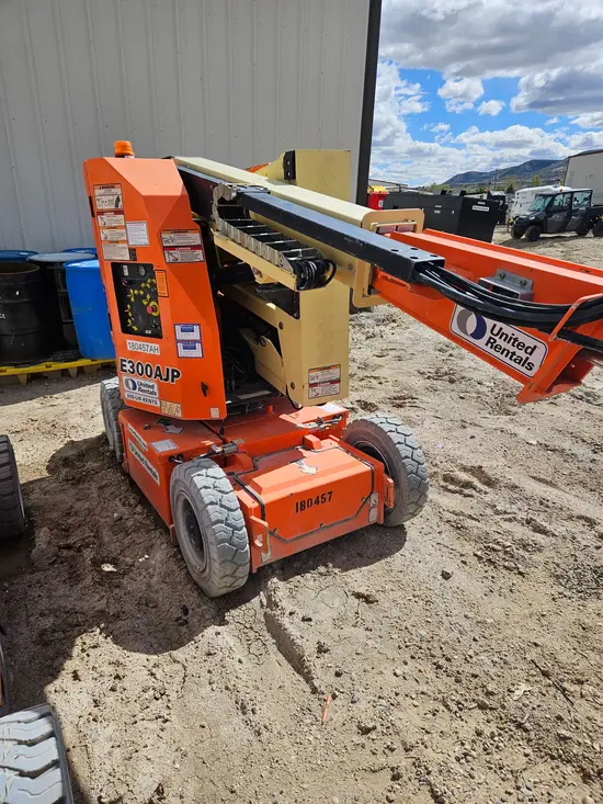 2016 JLG E300AJP Articulating Boom Lift