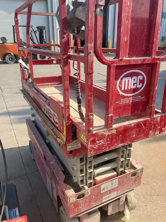 2017 MEC 1930SE Scissor Lift