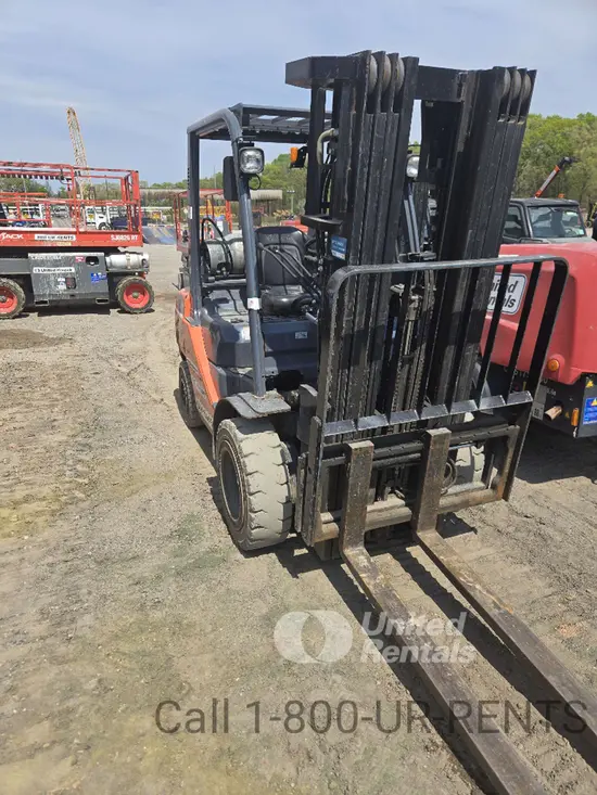 2018 Toyota 8FGU30 Warehouse Forklift