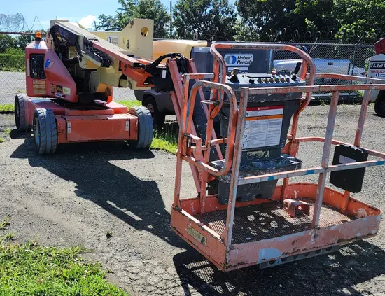 2013 JLG E400AJP Articulating Boom Lift