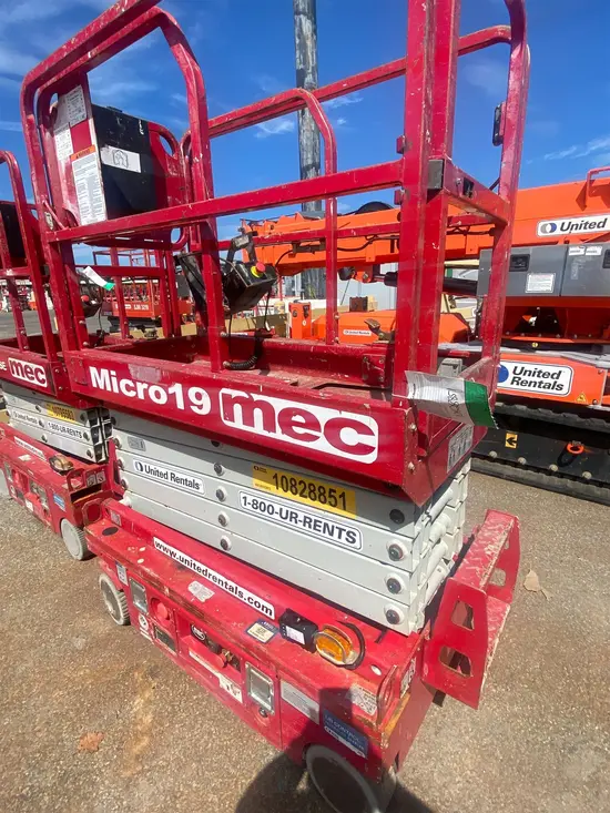 2018 MEC MICRO 19 Scissor Lift