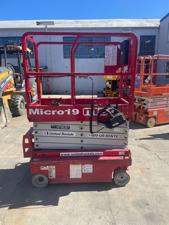 2018 MEC MICRO 19 Scissor Lift