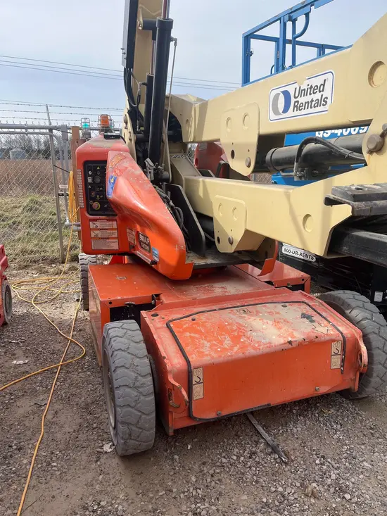 2016 JLG E400AJPN Articulating Boom Lift