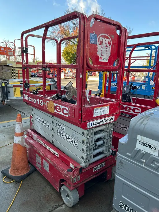 2018 MEC MICRO 19 Scissor Lift