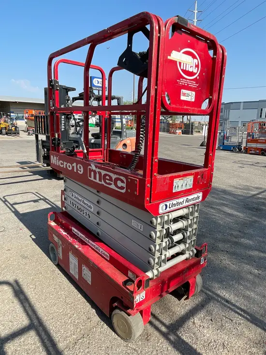 2018 MEC MICRO 19 Scissor Lift