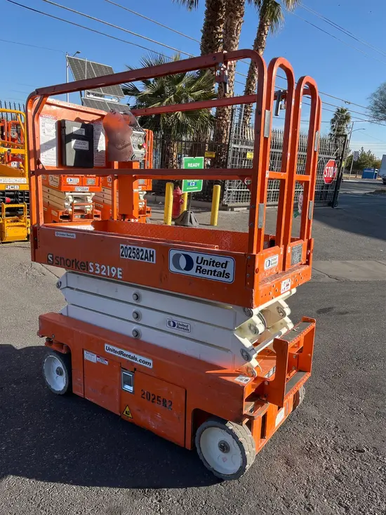 2018 Snorkel S3219E Scissor Lift