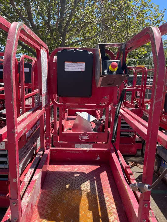 2018 MEC MICRO 19 Scissor Lift