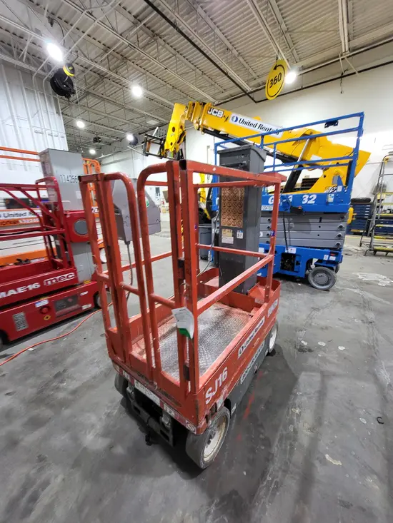 2013 Skyjack SJ16 Self-Propelled One-Person Lift