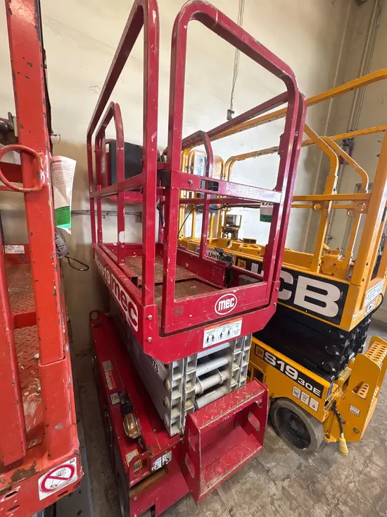 2019 MEC MICRO 19 Scissor Lift