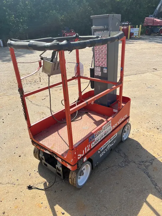 2017 Skyjack SJ12 Self-Propelled One-Person Lift