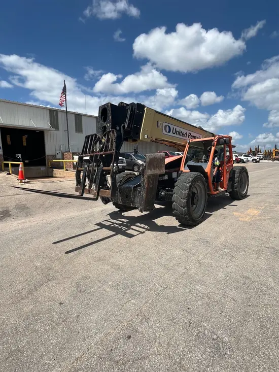 2016 JLG 1055 Forklift