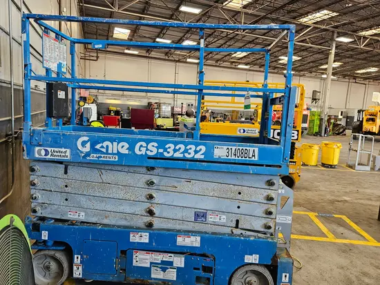 2016 Genie GS-3232 Scissor Lift