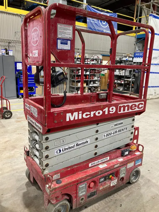 2018 MEC MICRO 19 Scissor Lift