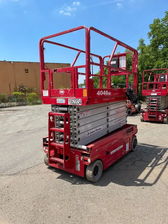 2017 MEC 4046SE Scissor Lift