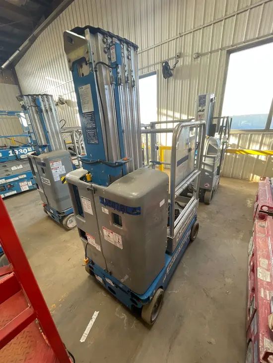 2017 Genie GR-20 Self-Propelled One-Person Lift