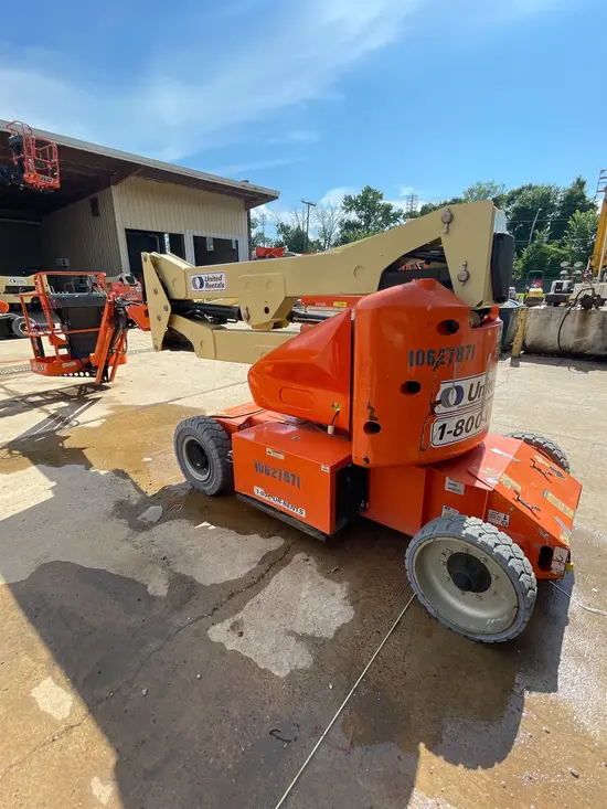 2017 JLG E400AJPN Articulating Boom Lift