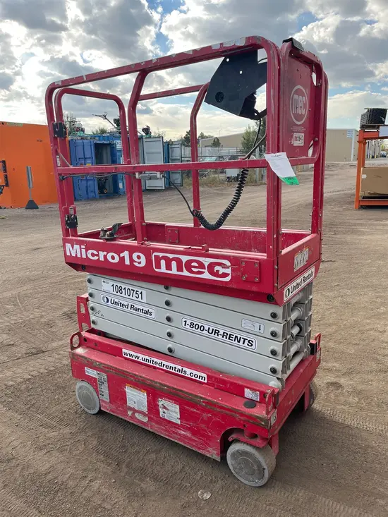 2018 MEC MICRO 19 Scissor Lift