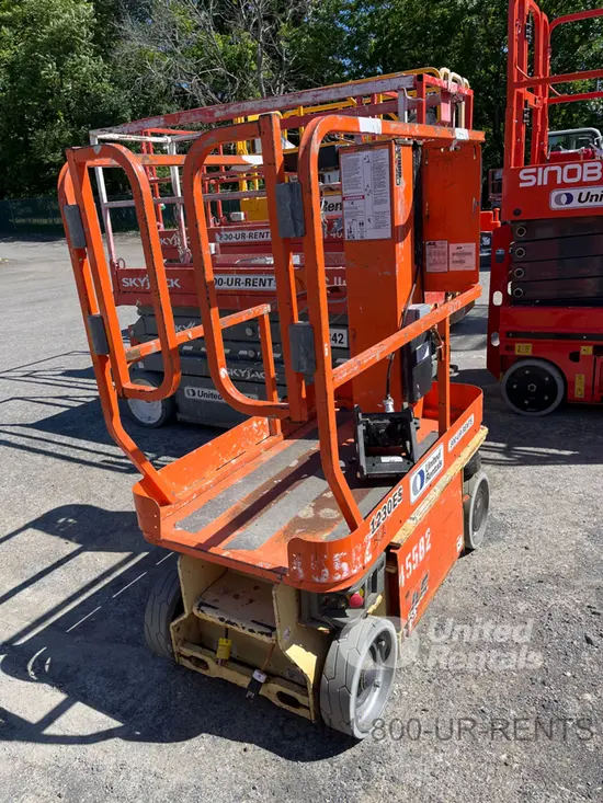2017 JLG 1230ES Self-Propelled One-Person Lift