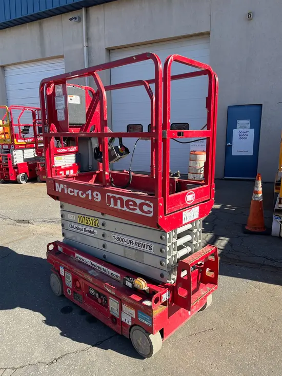 2018 MEC MICRO 19 Scissor Lift