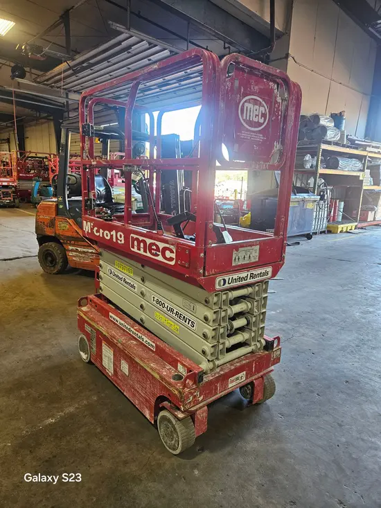 2018 MEC MICRO 19 Scissor Lift