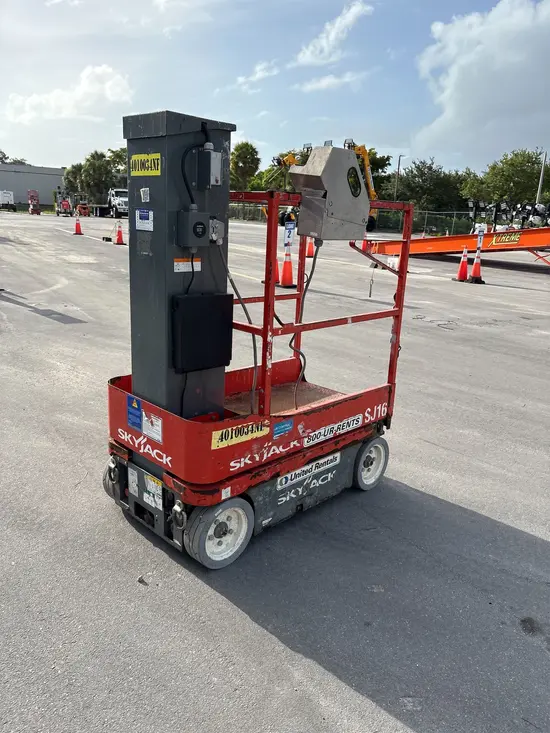 2017 Skyjack SJ16 Self-Propelled One-Person Lift