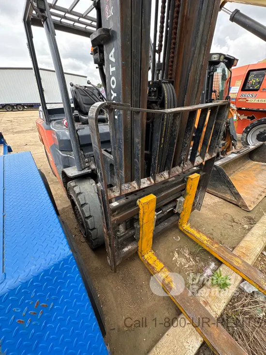 2018 Toyota 8FD35U Warehouse Forklift