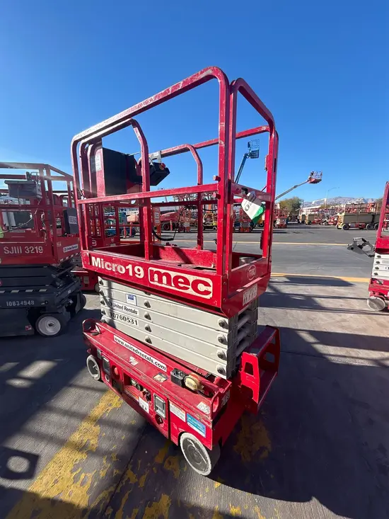 2018 MEC MICRO 19 Scissor Lift