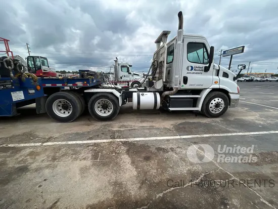 2020 Freightliner CA113DCD6X4