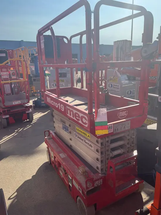 2018 MEC MICRO 19 Scissor Lift