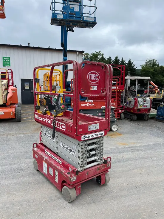 2018 MEC MICRO 19 Scissor Lift