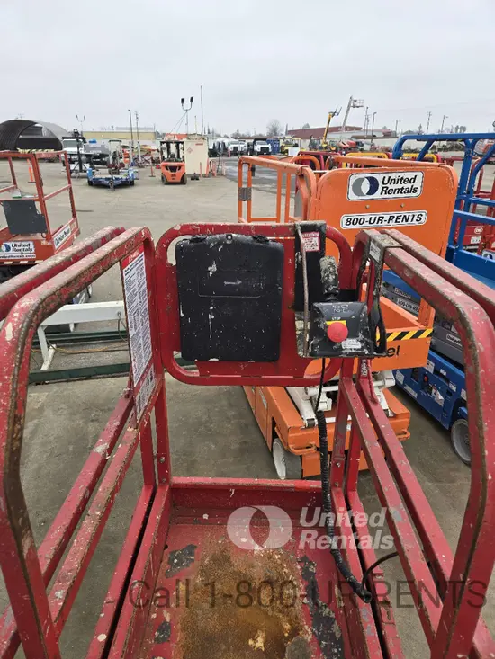 2017 MEC 1330SE Scissor Lift