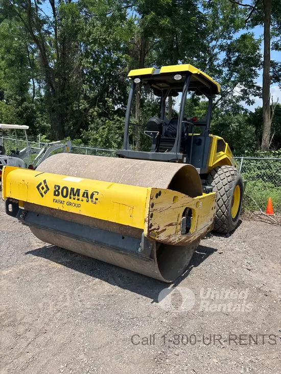 2021 BOMAG BW211D-5 Single Drum Roller