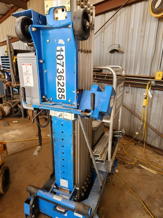 2018 Genie AWP-30SDC Pusharound Lift