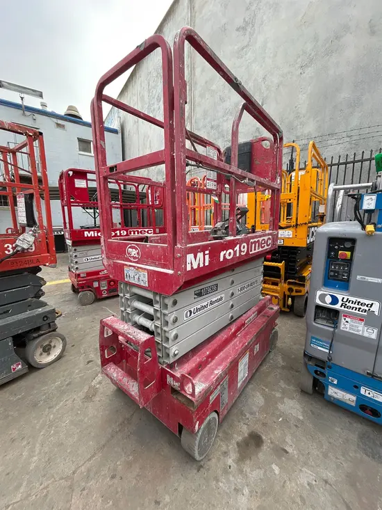 2018 MEC MICRO 19 Scissor Lift