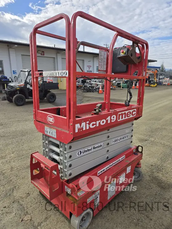 2019 MEC MICRO 19 Scissor Lift