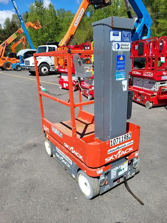 2018 Skyjack SJ12 Self-Propelled One-Person Lift