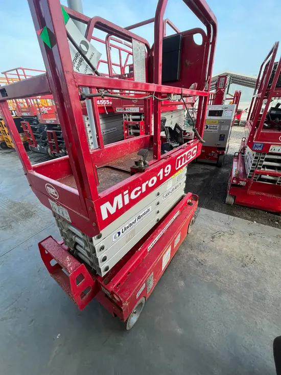 2018 MEC MICRO 19 Scissor Lift